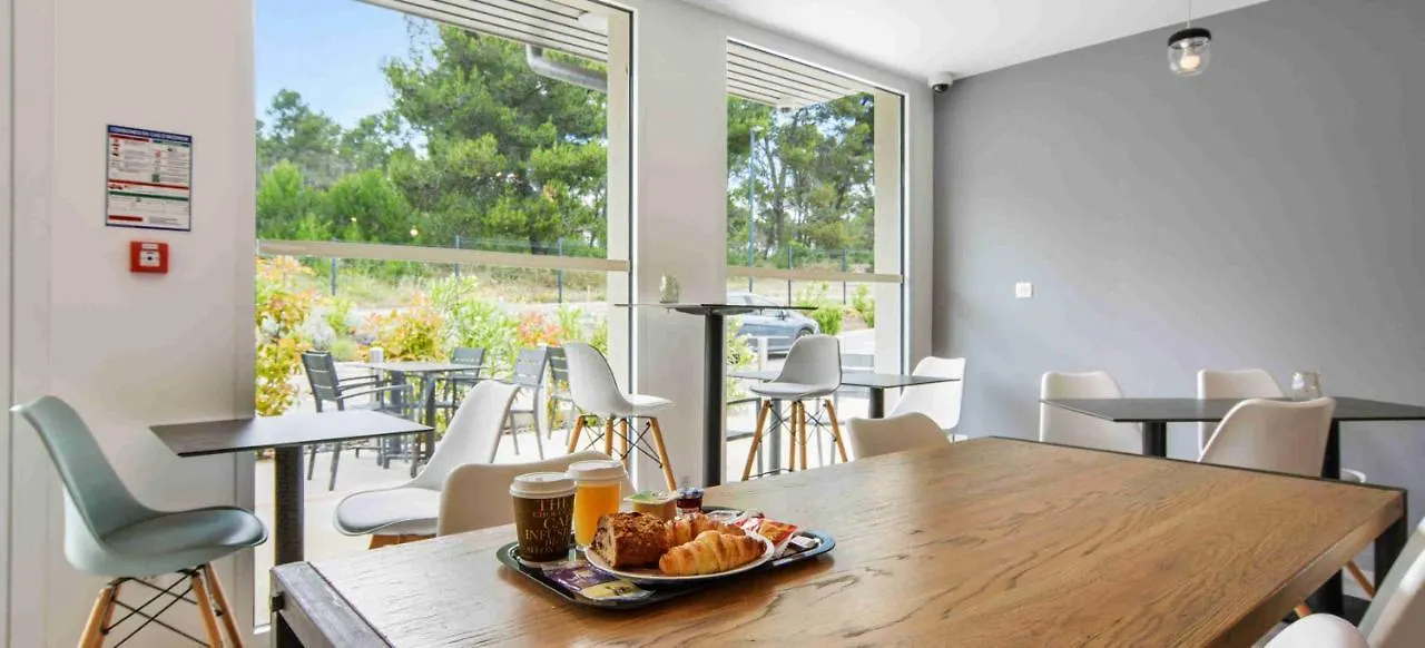 Aparthotel Kyriad Residence Cabries - Plan De Campagne
