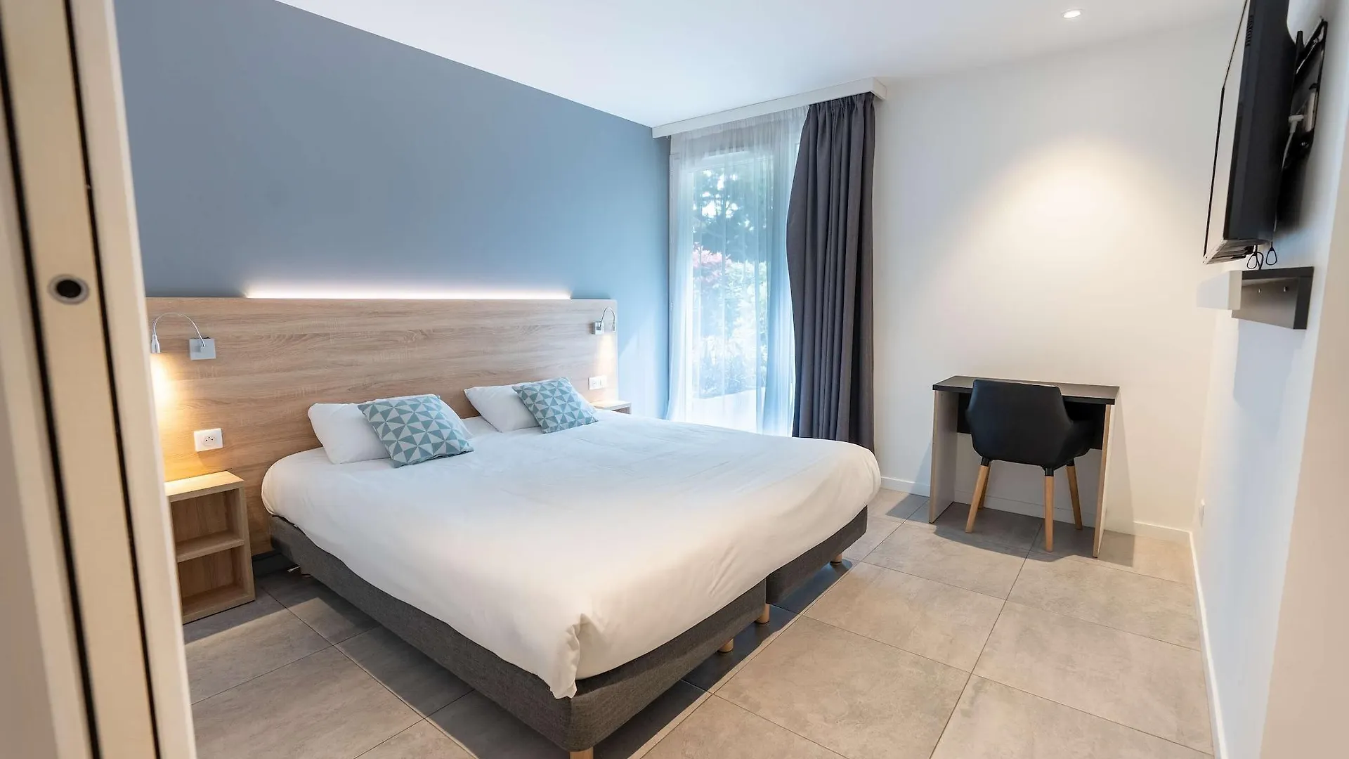 *** Aparthotel Kyriad Residence Cabries - Plan De Campagne Frankreich