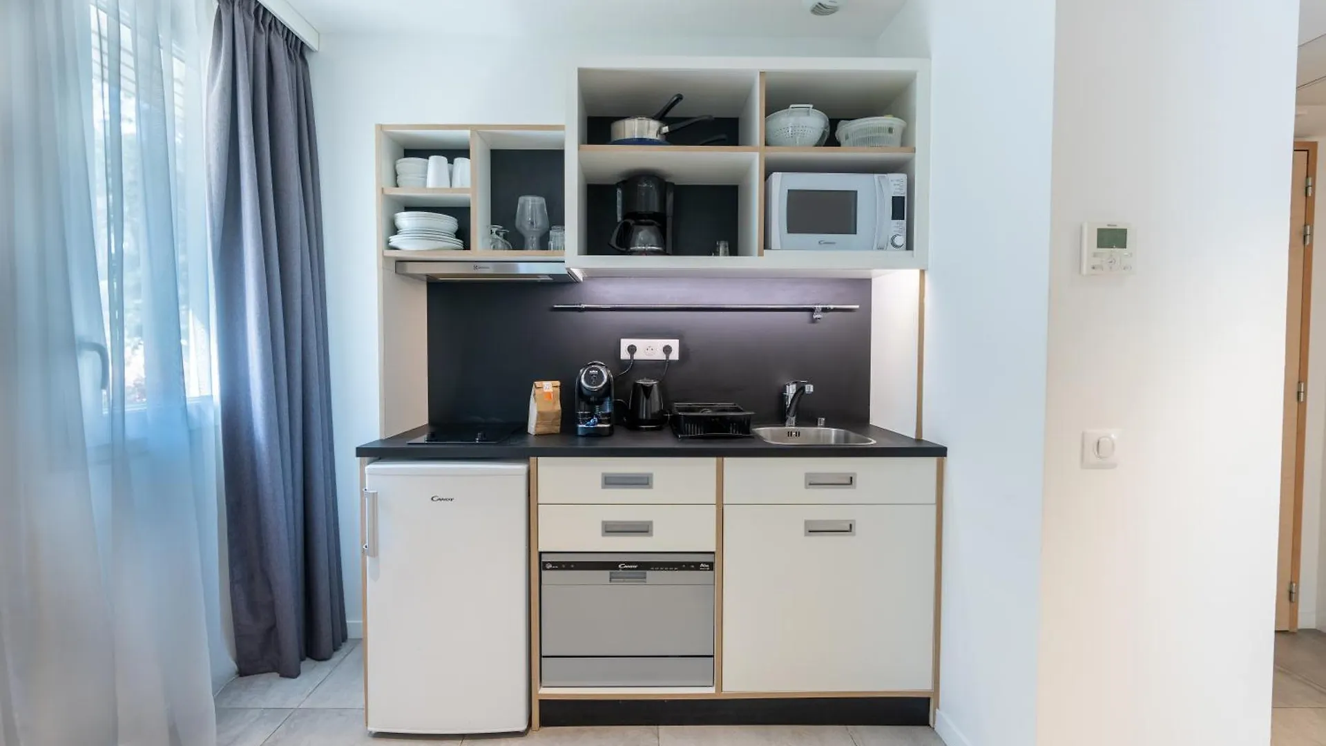 Aparthotel Kyriad Residence Cabries - Plan De Campagne