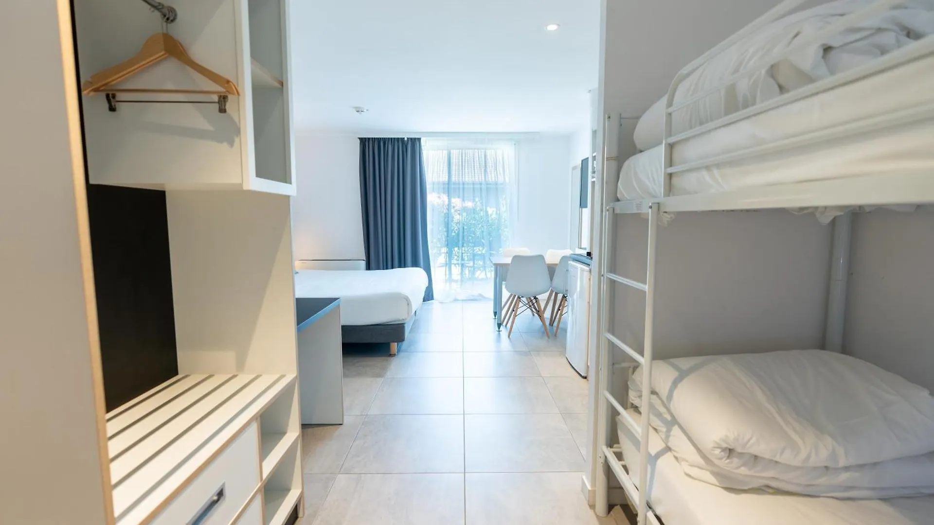 Aparthotel Kyriad Residence Cabries - Plan De Campagne