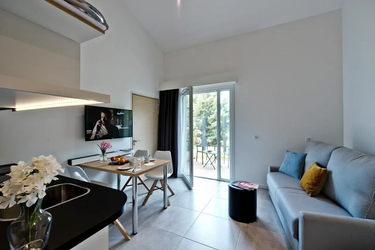 Aparthotel Kyriad Residence Cabries - Plan De Campagne