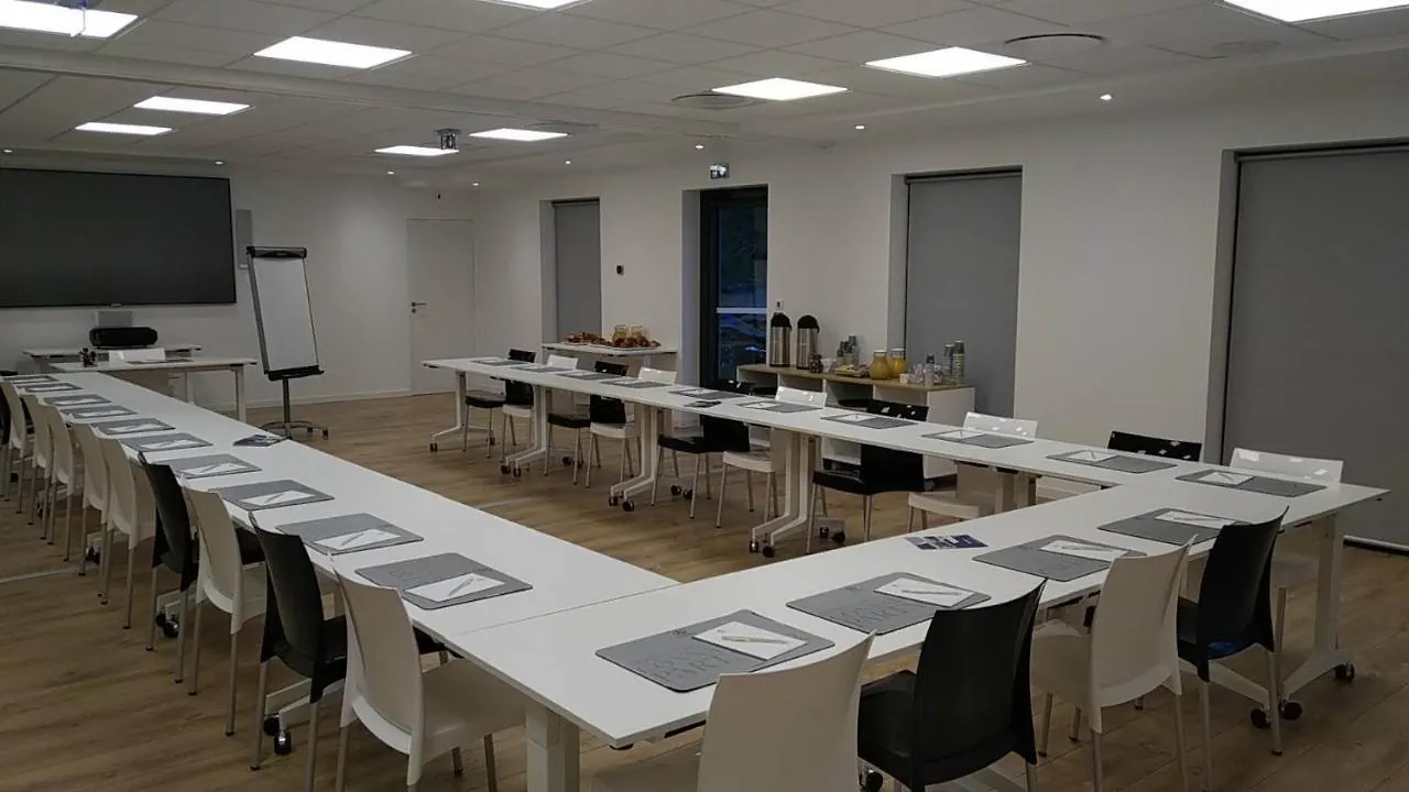 Aparthotel Kyriad Residence Cabries - Plan De Campagne